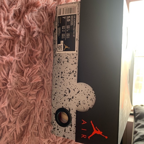 OFF WHITE JORDAN 4S - Picture 3 of 4